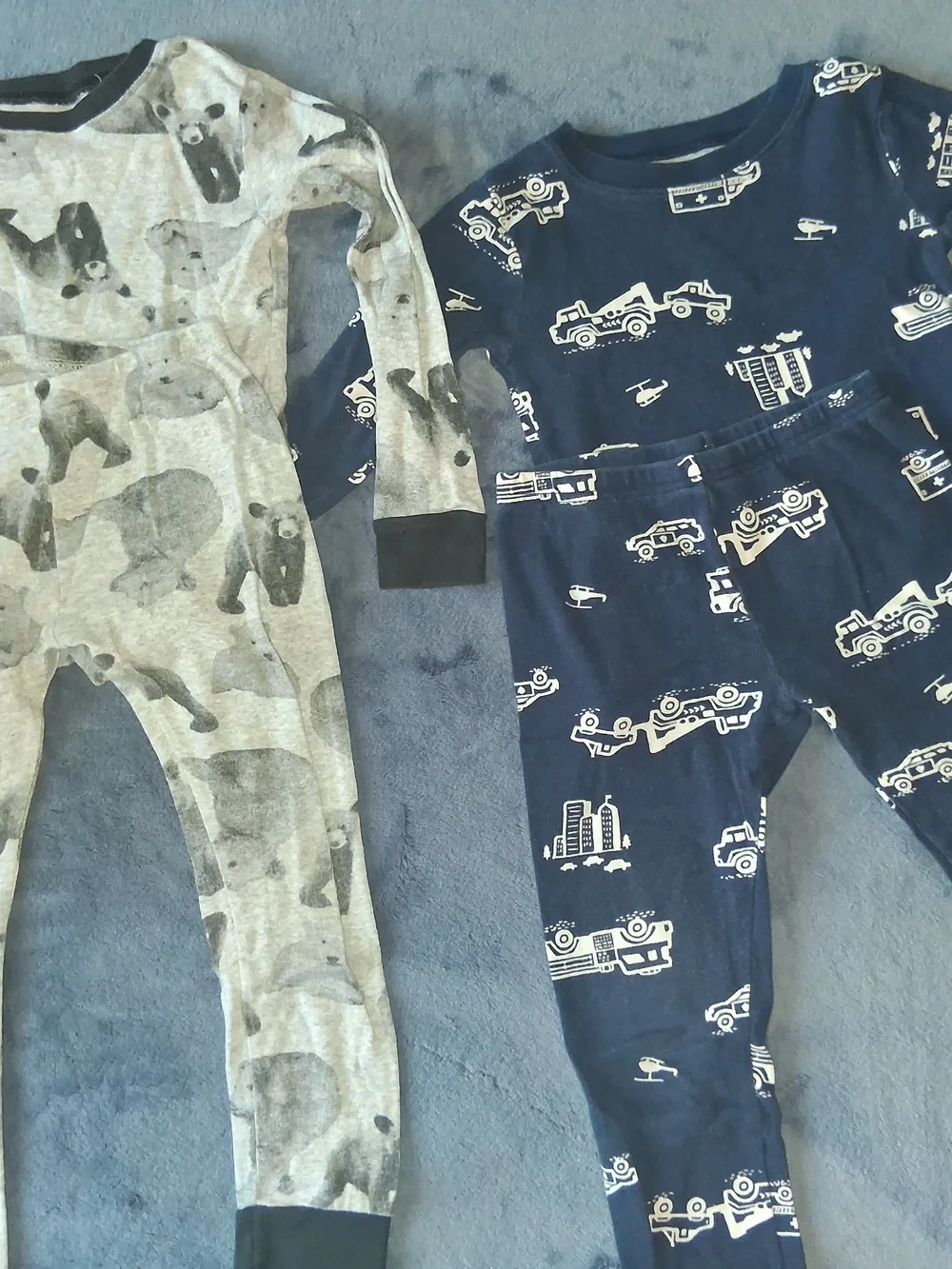 ​Carter's Boys Pajamas Lot 2 Sets Size 5T Snug Fit Bears Construction Emergency